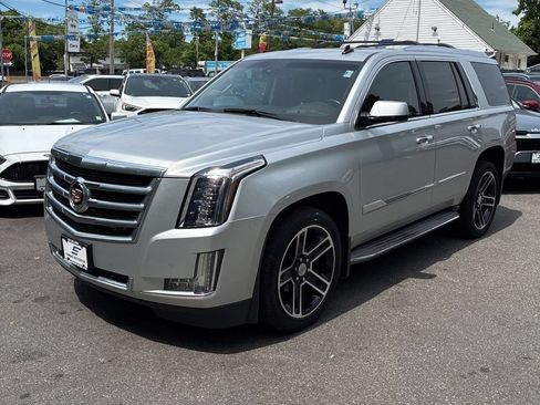 Used 2015 Cadillac Escalade Luxury AWD/4WD image 2