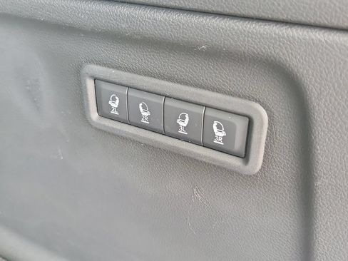 Used 2023 Jeep Wagoneer L Series II AWD/4WD image 6