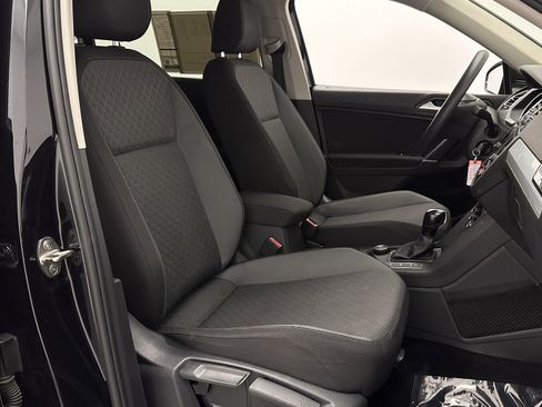 Used 2020 Volkswagen Tiguan S image 32