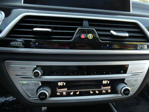 Used 2022 BMW 745e xDrive image 62