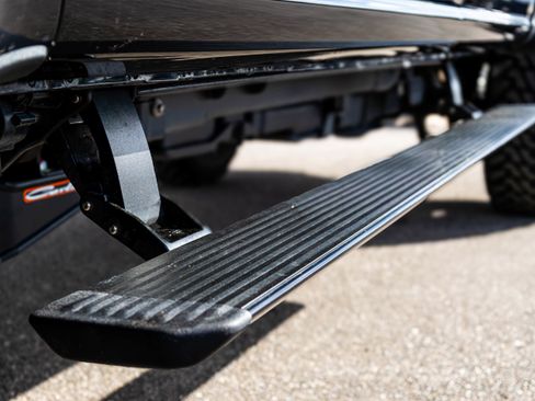 Used 2025 Ford F350 Platinum w/ Tremor Off-Road Package image 37