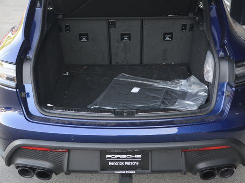 Certified 2026 Porsche Macan Turbo AWD/4WD image 37