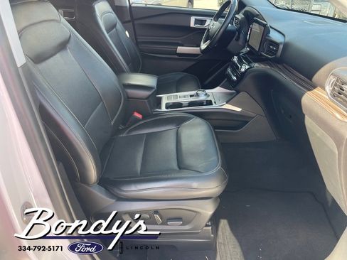 Used 2022 Ford Explorer Limited image 18