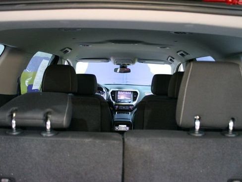 Used 2023 GMC Acadia SLE FWD image 17