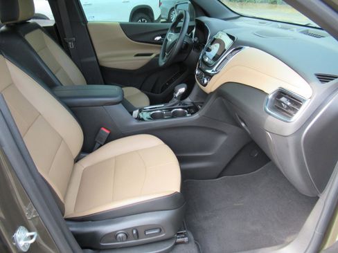 Used 2024 Chevrolet Equinox Premier image 11