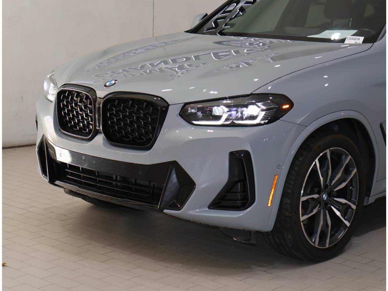 Certified 2024 BMW X4 xDrive30i w/ Premium Package AWD/4WD image 2