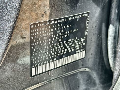 Used 2023 Volkswagen Tiguan SE image 25