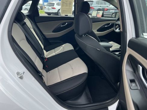 Used 2018 Hyundai Elantra GT FWD image 29