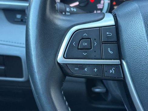 Used 2023 Toyota Highlander LE image 27