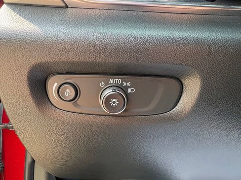 Used 2023 Chevrolet Traverse LT w/ LT Premium Package AWD/4WD image 18