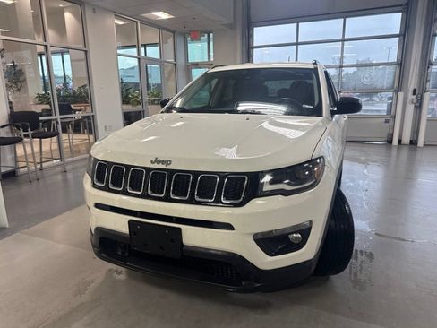 Used 2017 Jeep Compass Latitude FWD image 15