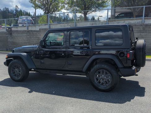 Used 2024 Jeep Wrangler Unlimited Sport AWD/4WD image 4