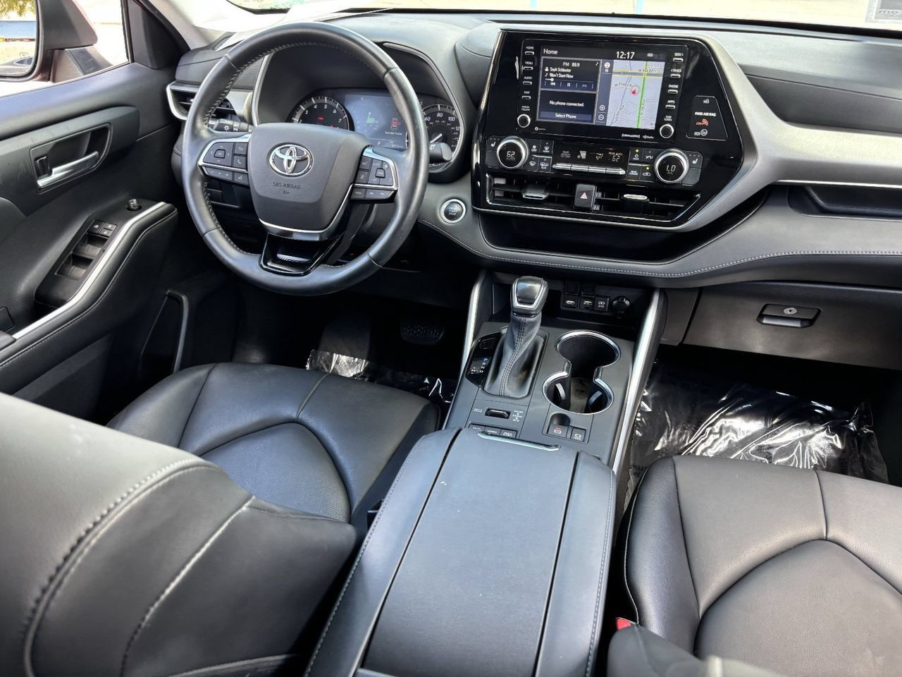 Used 2021 Toyota Highlander XLE AWD/4WD image 12