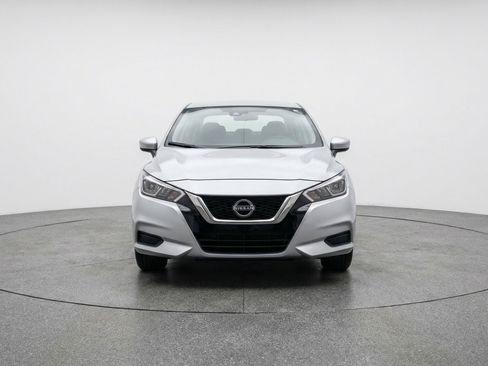 Used 2025 Nissan Versa SV image 2