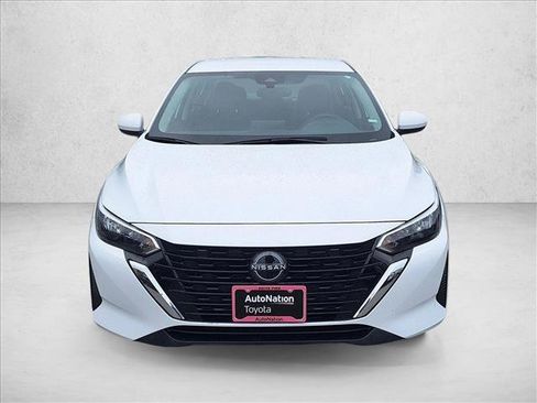 Used 2024 Nissan Sentra SV image 2