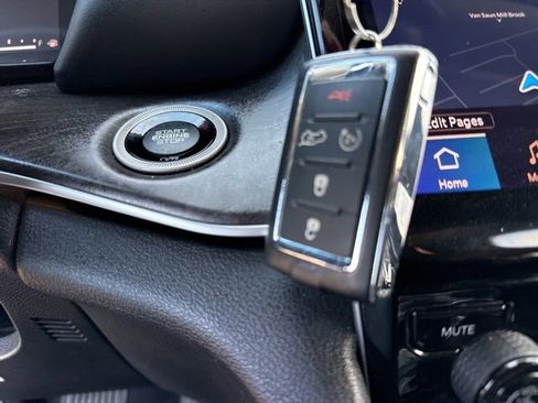 Certified 2022 Jeep Grand Cherokee Limited image 39