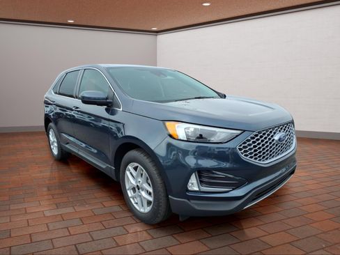 Used 2024 Ford Edge SEL w/ Convenience Package image 2