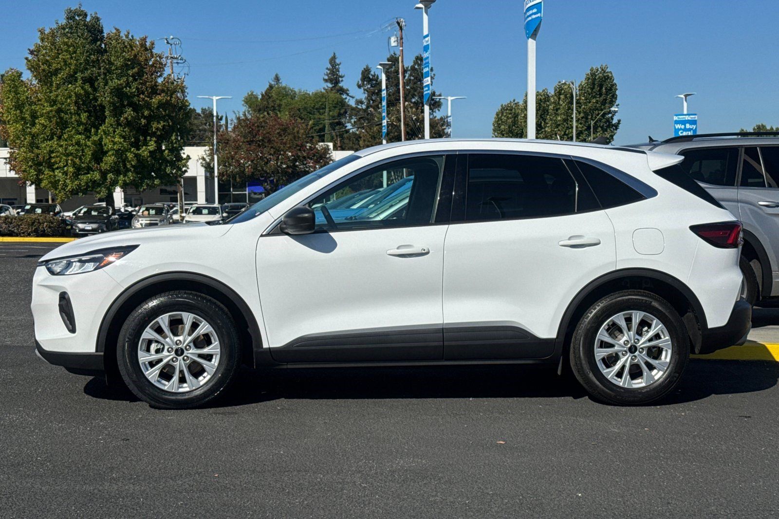 Used 2023 Ford Escape Active FWD image 2