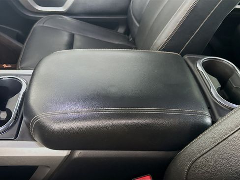 Used 2019 Nissan Titan SL w/ Chrome Package AWD/4WD image 18