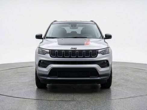 Used 2025 Jeep Compass Trailhawk image 2