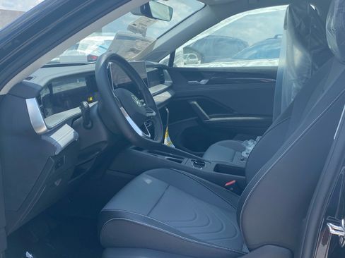 New 2026 Volkswagen Tiguan SE AWD/4WD image 2