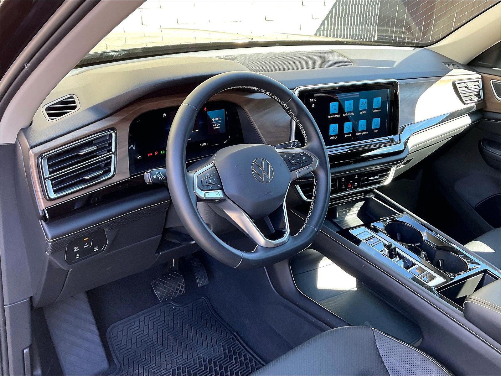 Certified 2024 Volkswagen Atlas SE FWD image 14