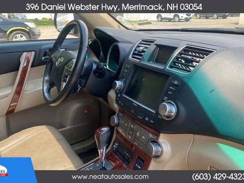Used 2011 Toyota Highlander Limited w/ Tow Pkg FWD image 10