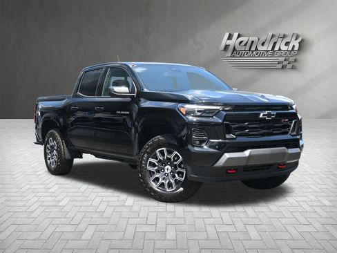 Used 2025 Chevrolet Colorado Z71 w/ Technology Package image 2