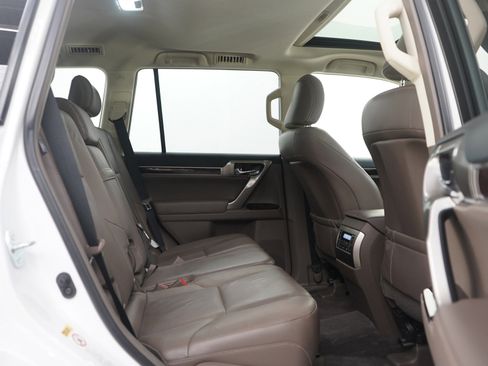 Used 2018 Lexus GX 460 Premium w/ Premium Package image 13