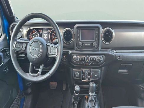 Used 2021 Jeep Gladiator Willys image 14