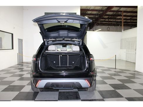Used 2019 Land Rover Range Rover Velar R-Dynamic SE image 21