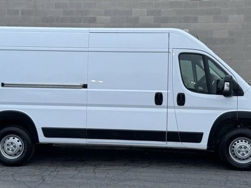Used 2025 RAM ProMaster 2500 w/ Convenience Group image 7