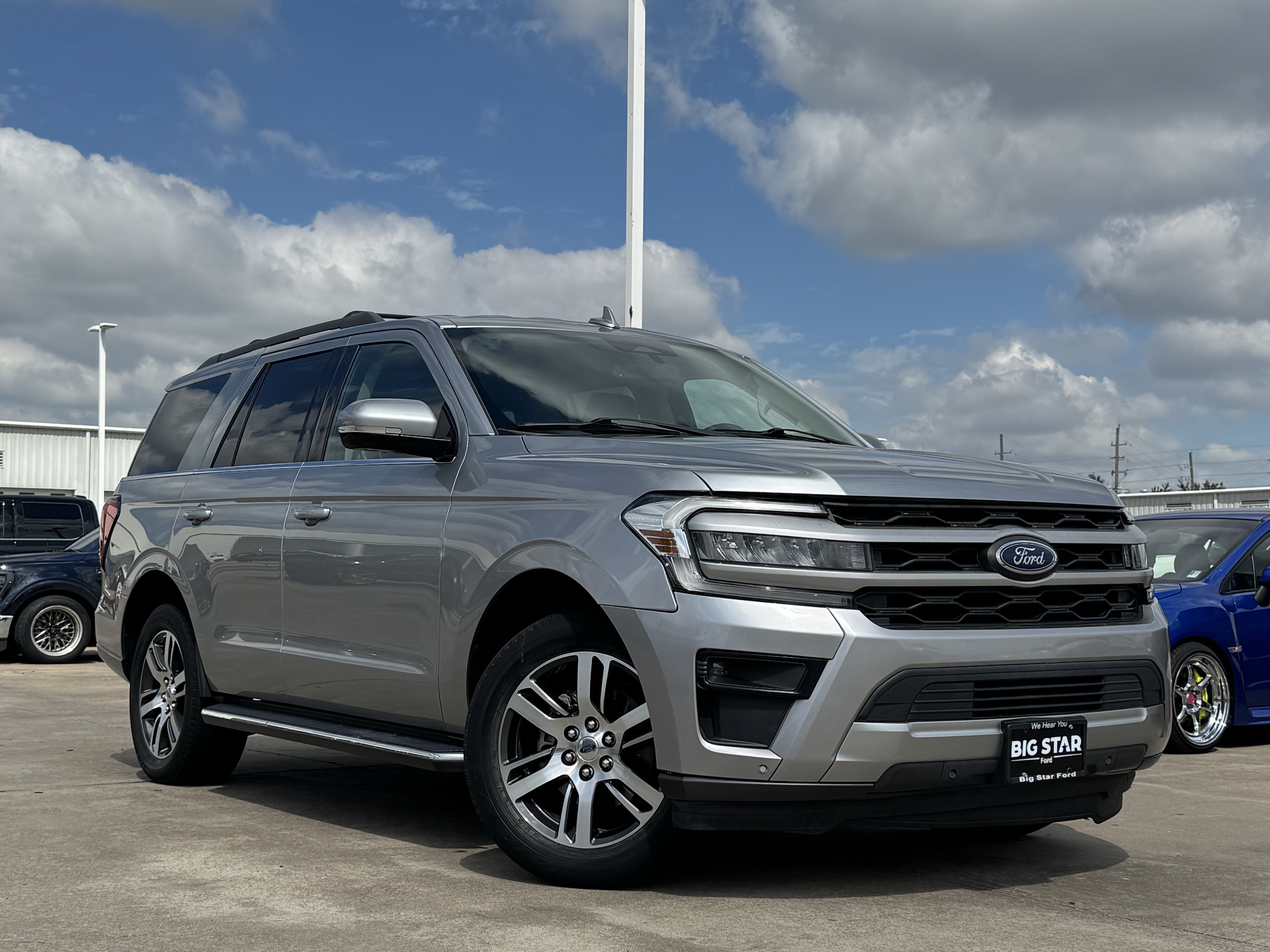 Used 2022 Ford Expedition XLT RWD image 2