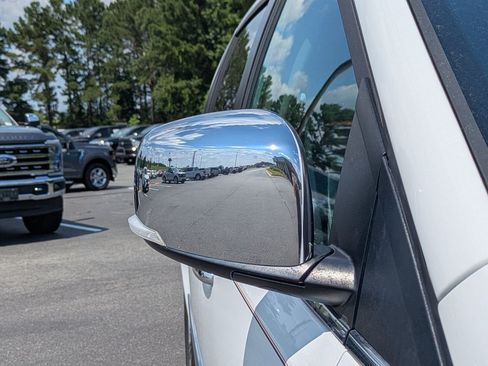 Used 2015 Chrysler Town & Country Touring-L w/ Mopar Premium Addition Group FWD image 12