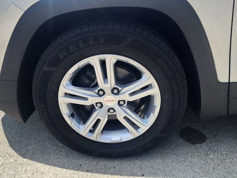 Used 2022 GMC Terrain SLE w/ LPO, Floor Liner Package FWD image 9