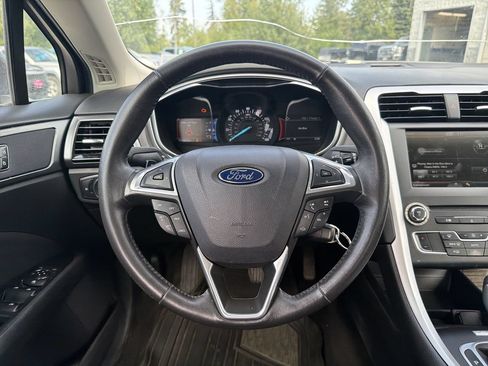 Used 2016 Ford Fusion SE AWD/4WD image 14