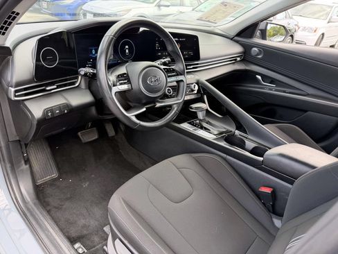 Used 2023 Hyundai Elantra SEL w/ Convenience Package FWD image 12