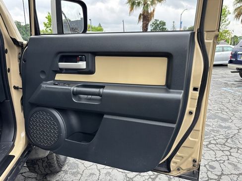 Used 2011 Toyota FJ Cruiser 4WD w/ Upgrade Pkg image 16