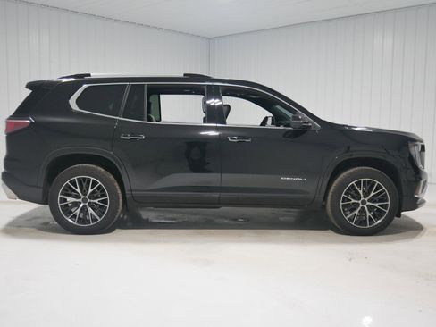 Used 2024 GMC Acadia Denali image 4