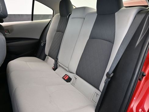 Used 2020 Toyota Corolla LE image 29