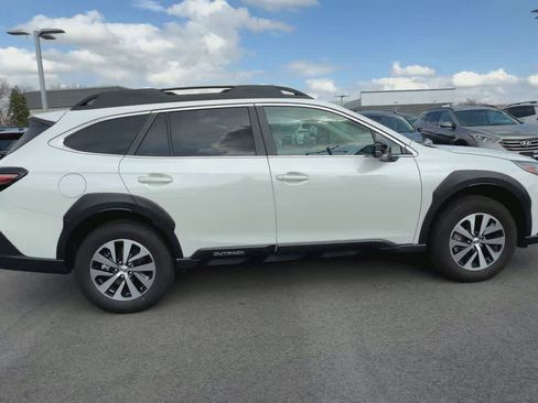 Certified 2025 Subaru Outback Premium w/ Popular Package #1A AWD/4WD image 9