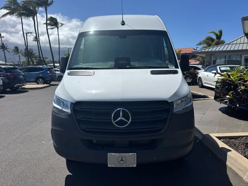 Used 2025 Mercedes-Benz Sprinter 2500 image 2