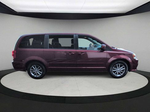 Used 2015 Dodge Grand Caravan SE image 9