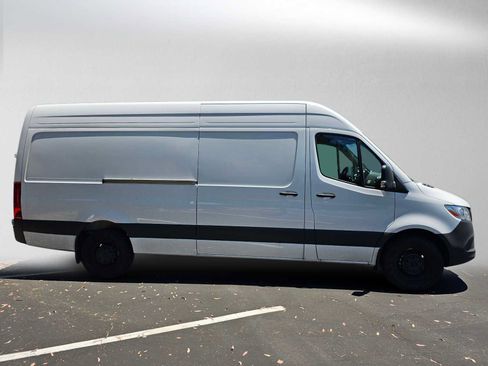 Used 2026 Mercedes-Benz Sprinter 2500 image 2