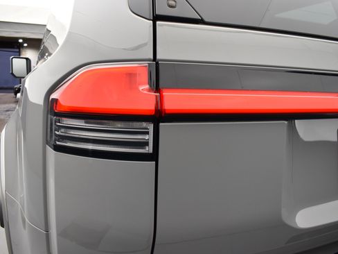 Used 2024 Lexus GX 550 image 8