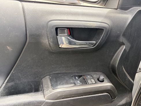 Used 2022 Toyota Tacoma TRD Sport w/ TRD Premium Sport Package RWD image 6