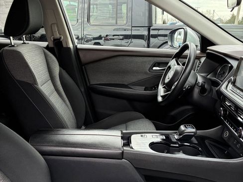 Used 2022 Nissan Rogue SV image 12