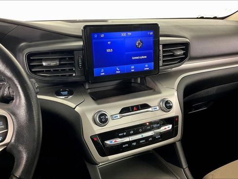 Used 2022 Ford Explorer XLT image 9