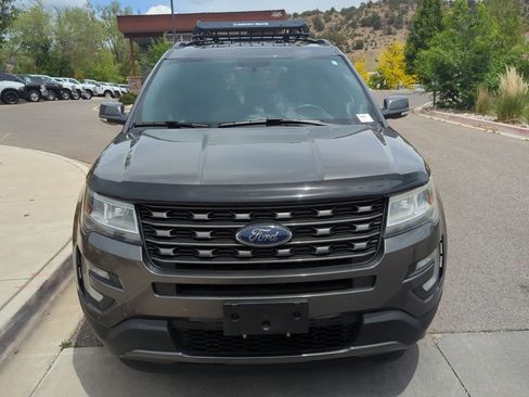 Used 2017 Ford Explorer XLT w/ Equipment Group 202A AWD/4WD image 10