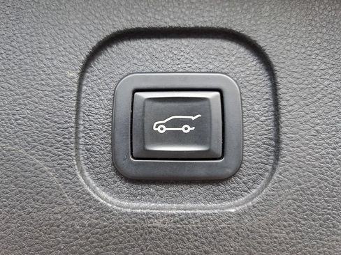 Used 2017 Chevrolet Equinox Premier w/ Enhanced Convenience Package FWD image 13